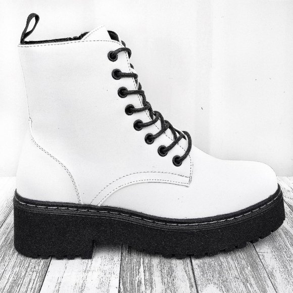New Off White Combat Lace Up Lug Sole Boots - Picture 2 of 4